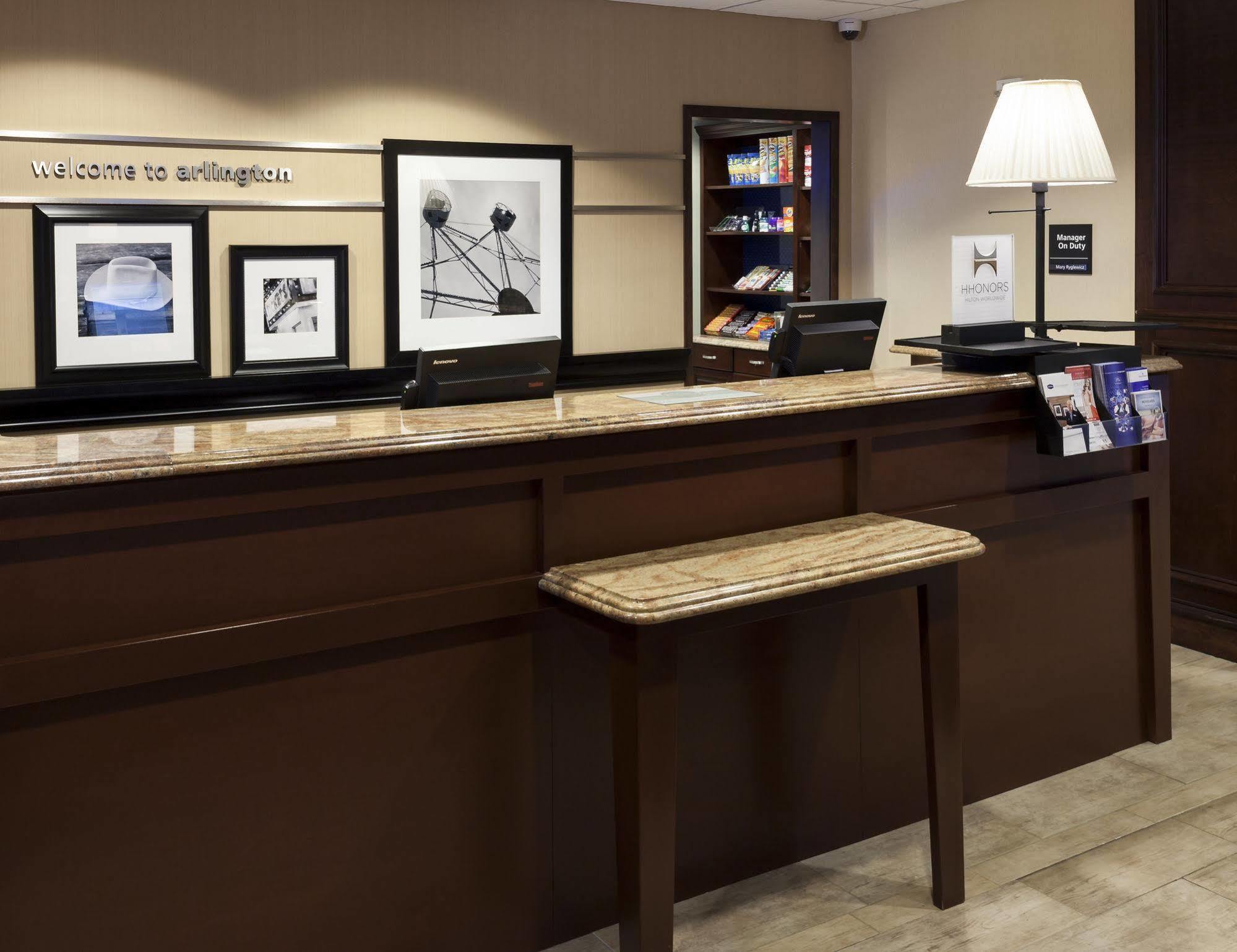 Hampton Inn & Suites Dallas-Arlington-South Zewnętrze zdjęcie